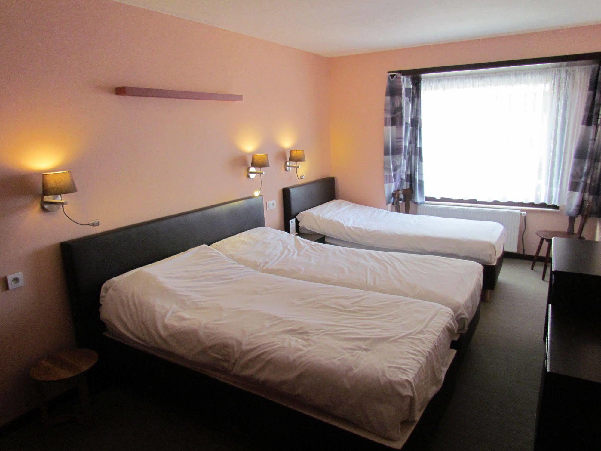 Hotel Uilenspiegel Nieuwpoort Esterno foto