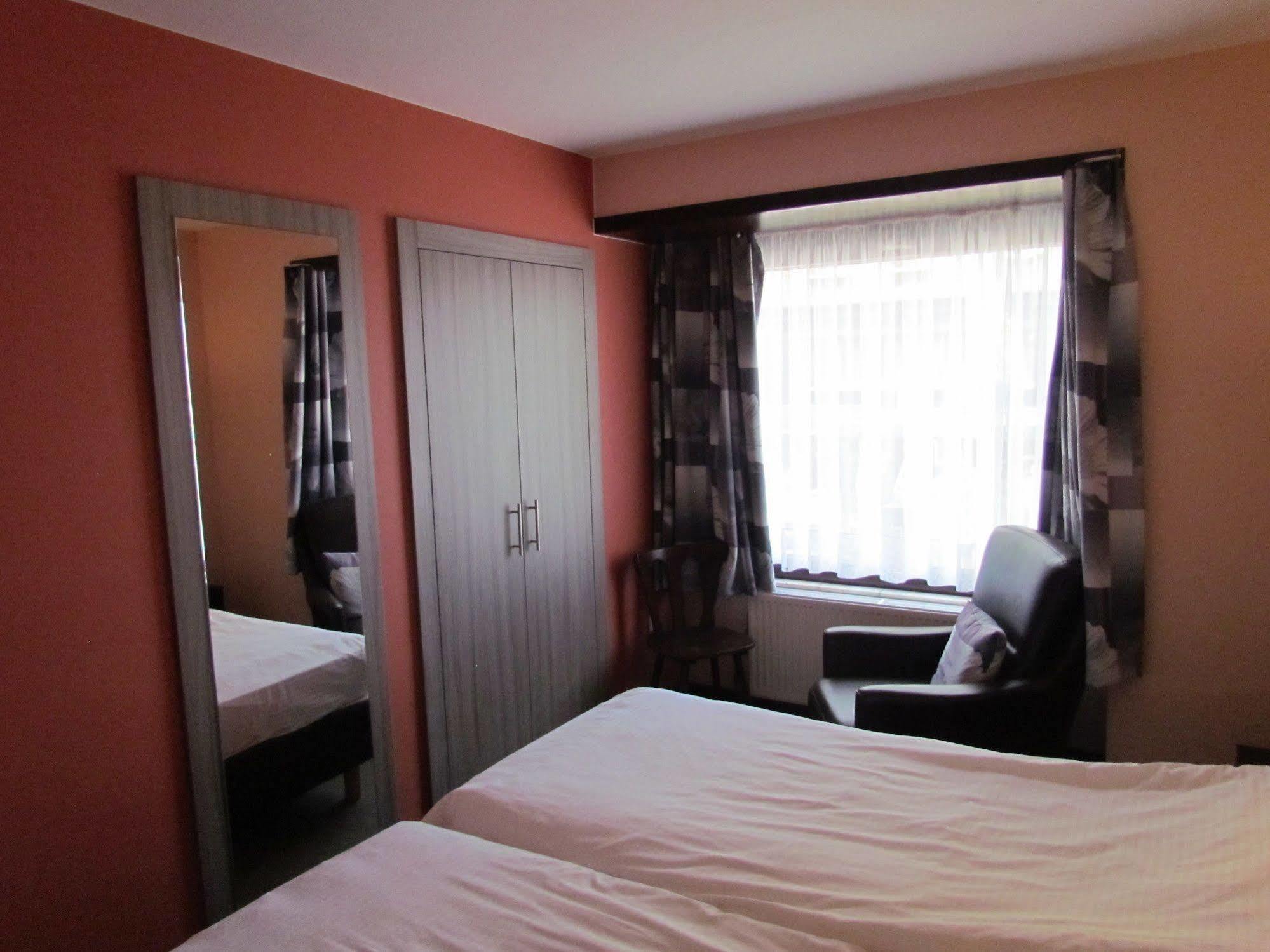 Hotel Uilenspiegel Nieuwpoort Esterno foto