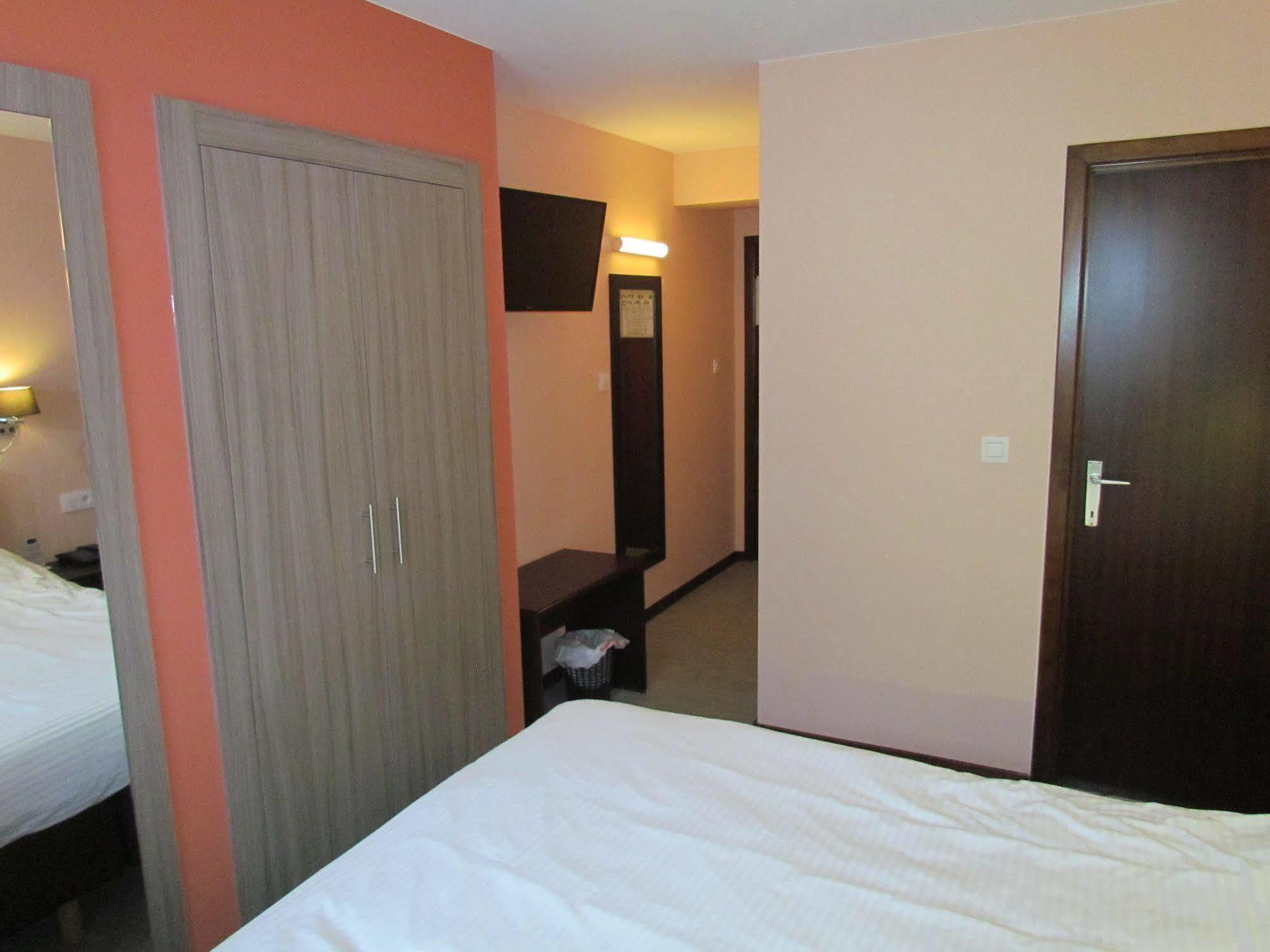 Hotel Uilenspiegel Nieuwpoort Esterno foto